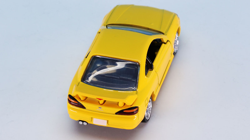 コンパクトなキャビンは上から見てもよくわかります