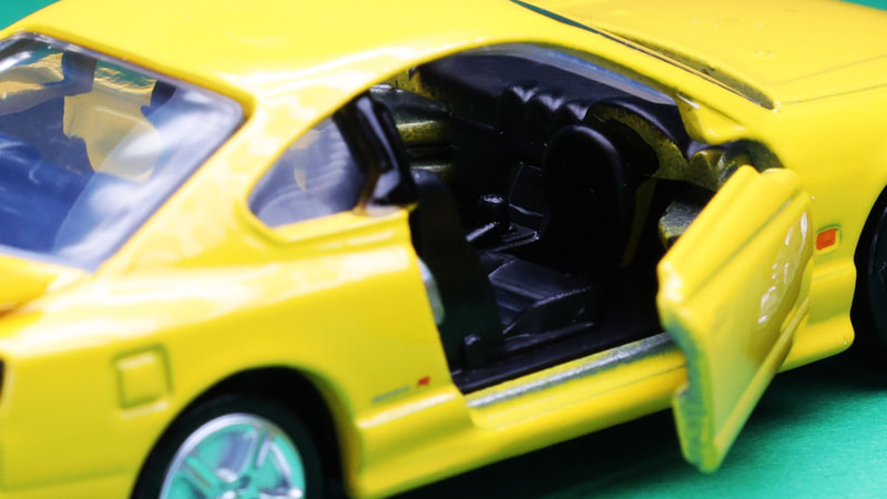 ステアリングやシフトレバーなども再現