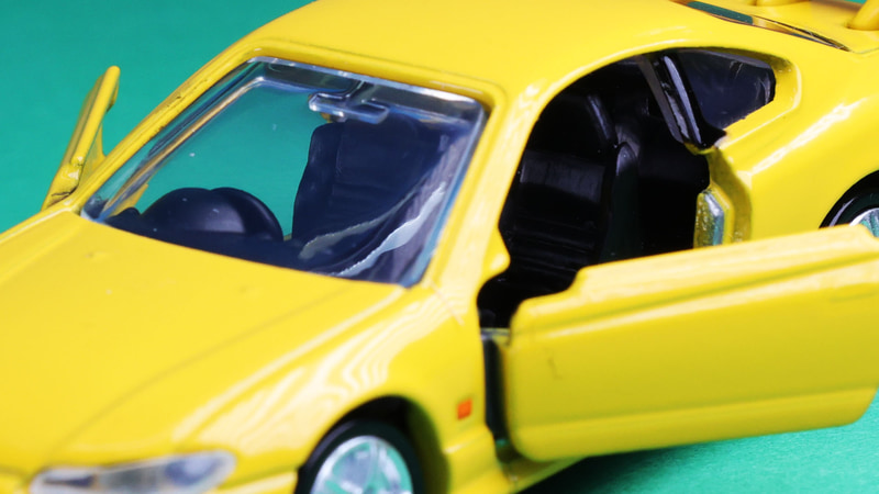 ドア開閉できるトミカは楽しい！