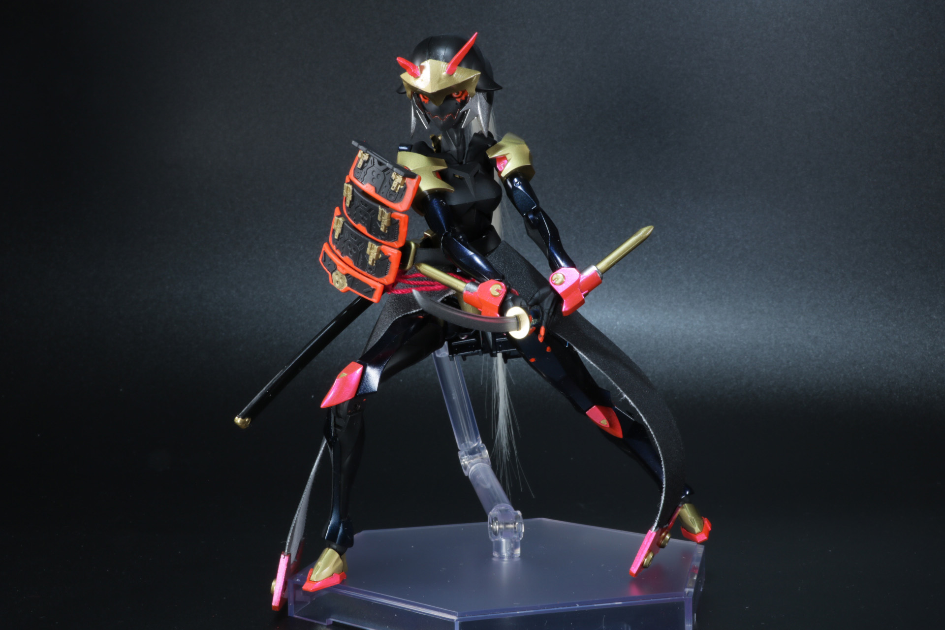 ウィッグも角度を変えれば風になびくようなディスプレイができる