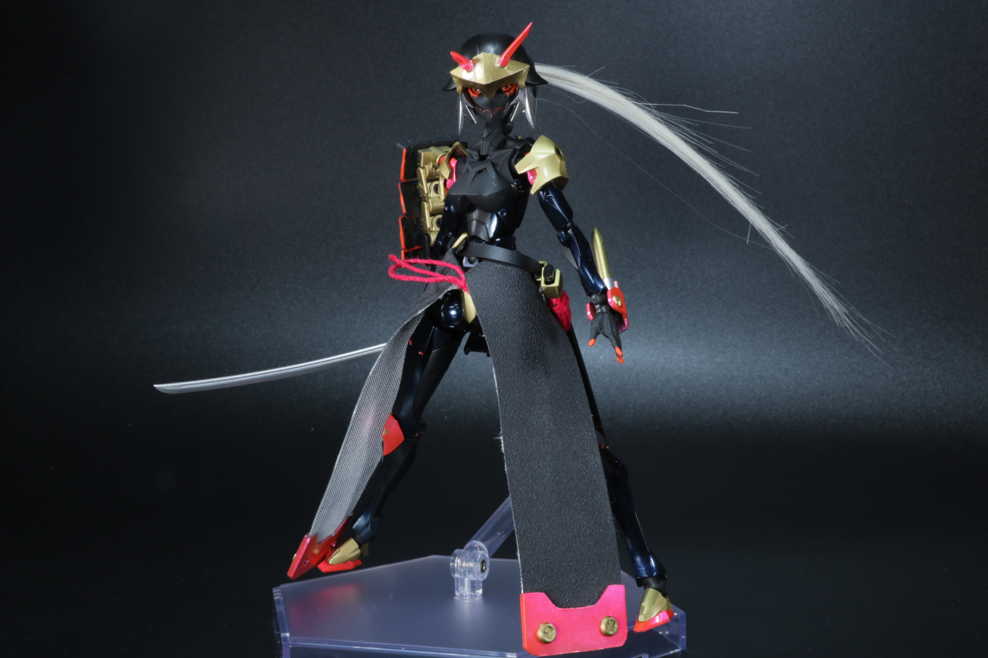 ウィッグも角度を変えれば風になびくようなディスプレイができる