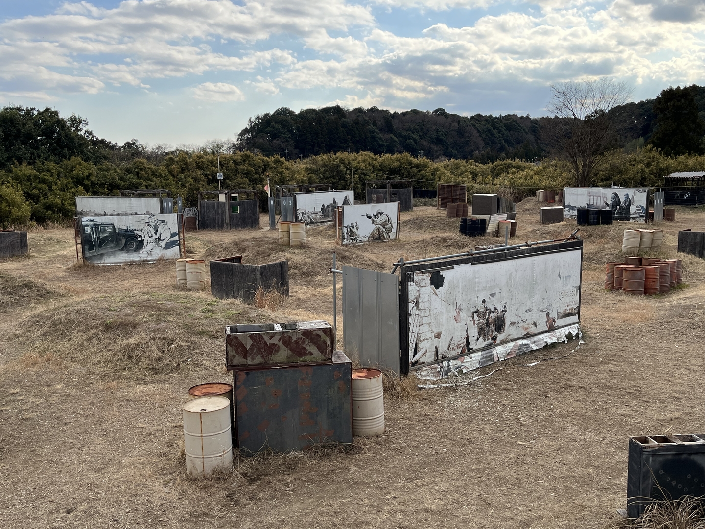 身を隠しながらサッと移動できる距離にオブジェクトが配置されている