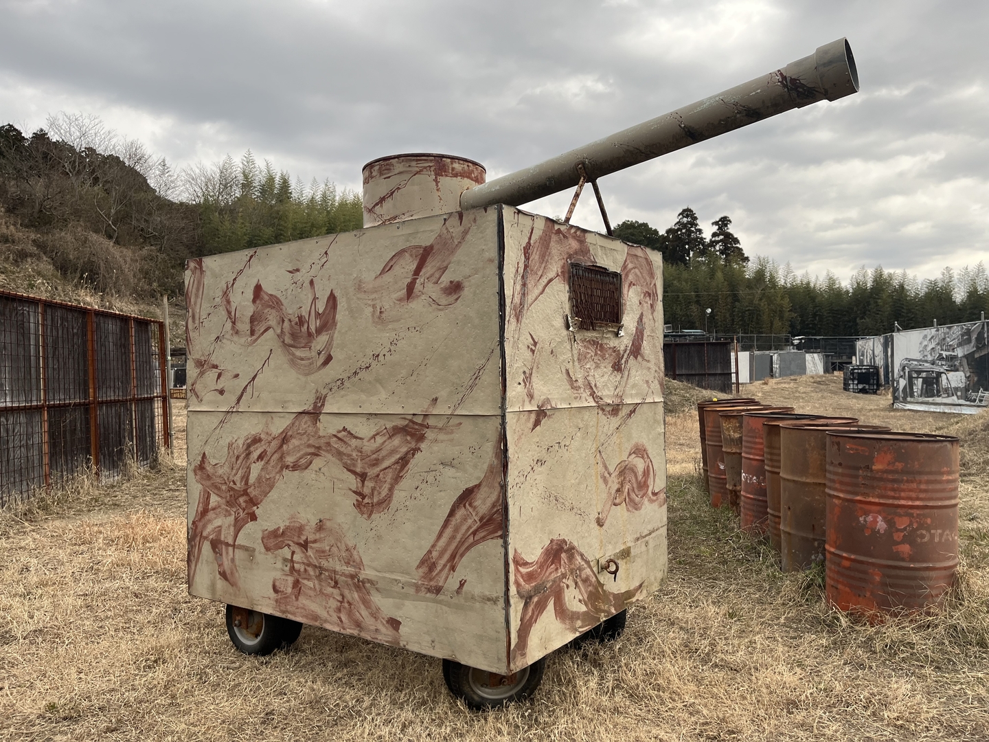 「デザートユニオン」名物の戦車も健在！ こちらは移動用として使用可能だ