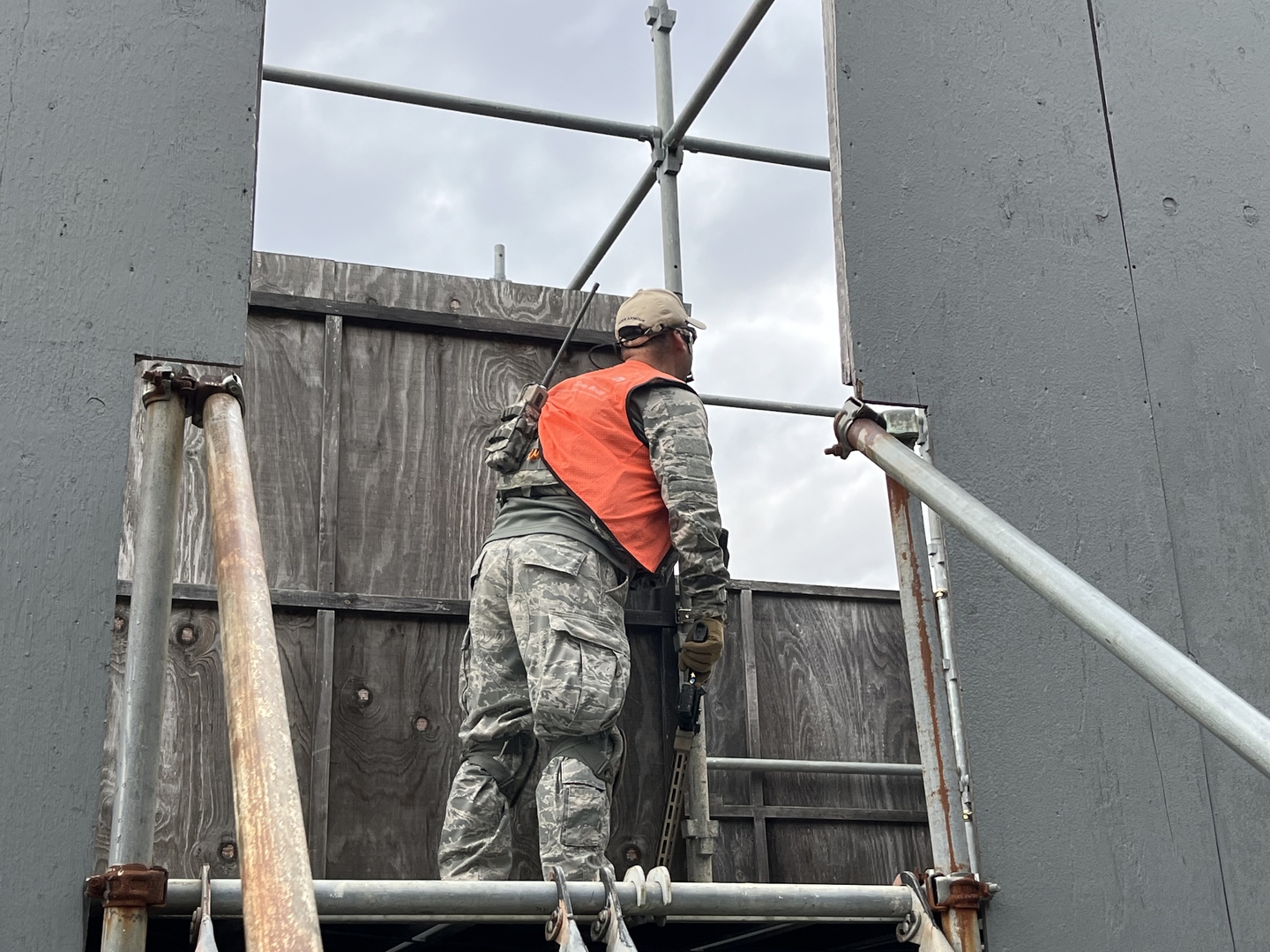 砦は2階建てになっており、上からフィールドを見渡すことができる
