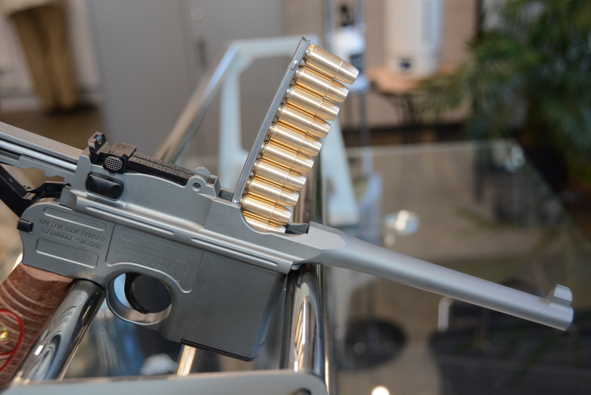 「Mauser C96 Red9 発火タイプ」は2社のカートリッジに対応している。こちらは製品に同梱されているC-Tecのカートリッジ「9mmルガー用 発火カートリッジ CPブローバック マイルドキック」