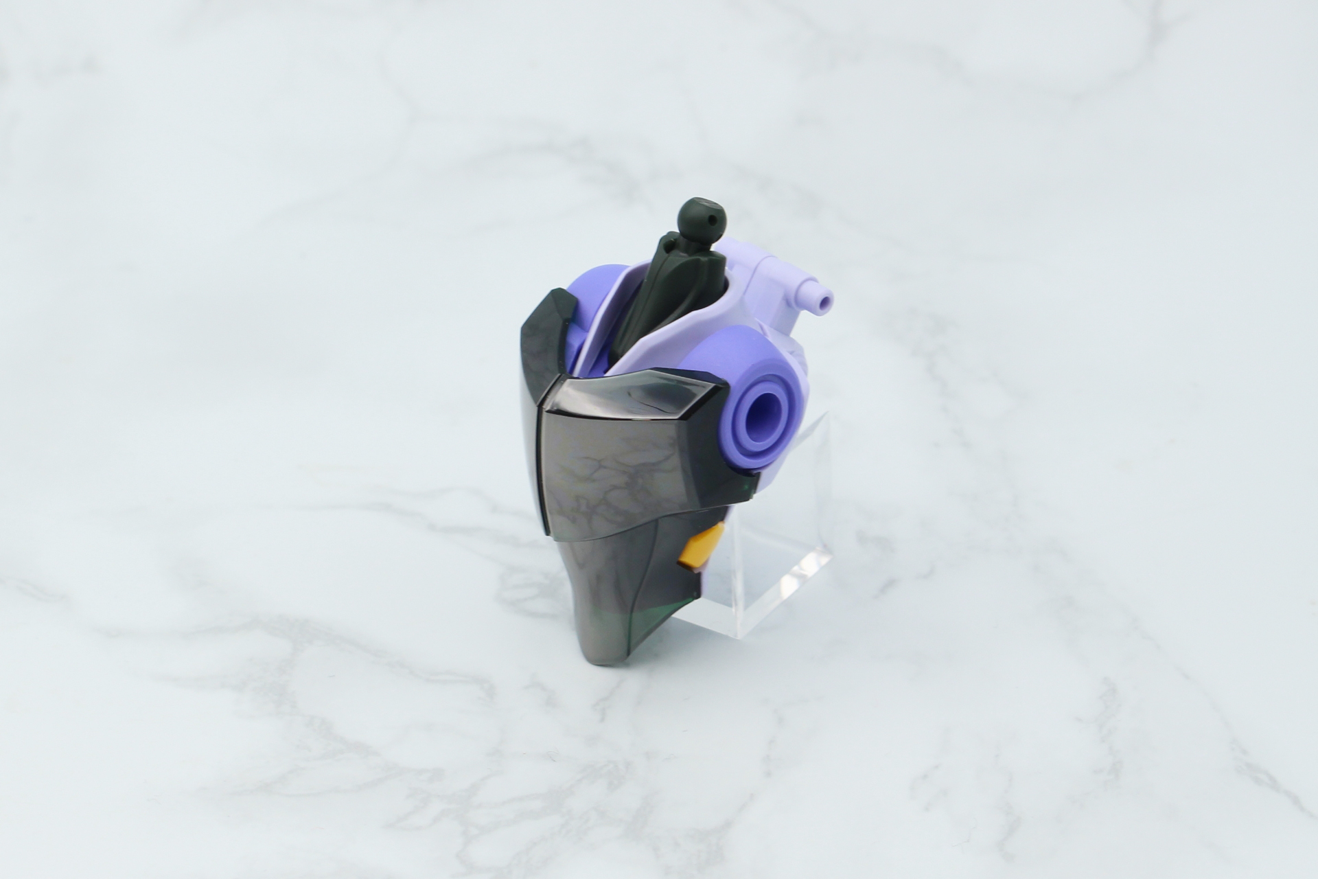 胸部にキャノピーのパーツを取り付ける