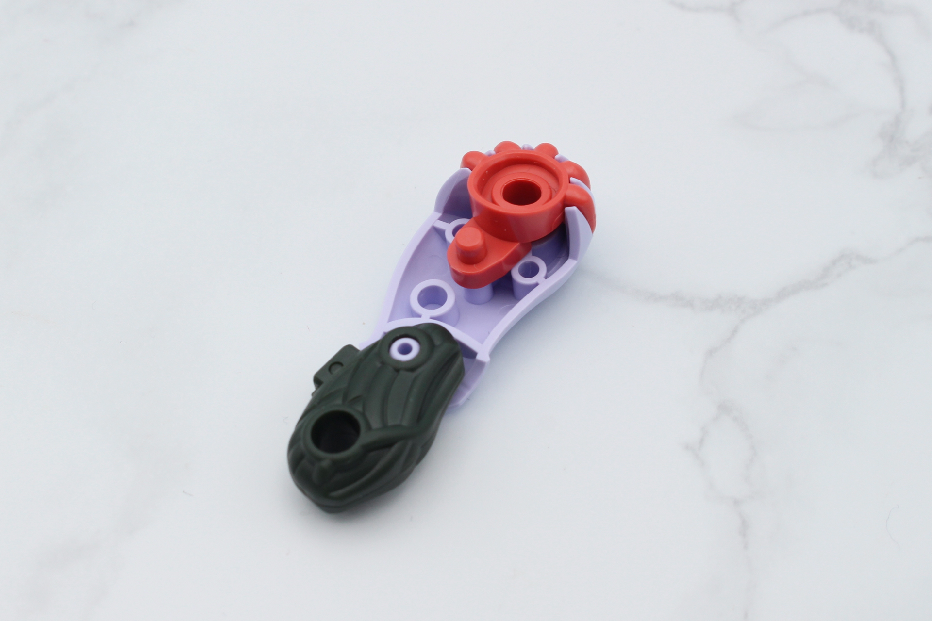 膝関節と腿の組み立て