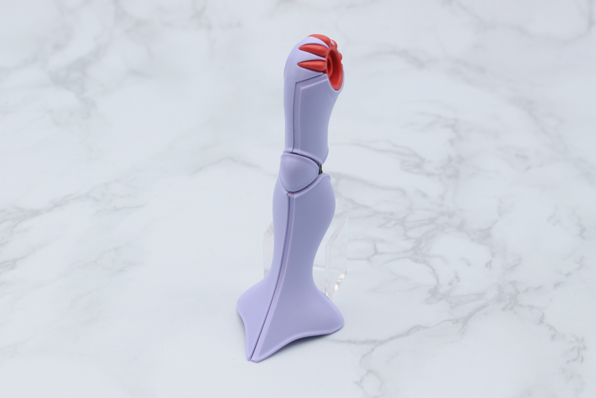 脛の組み立て。腿のパーツを組み込む