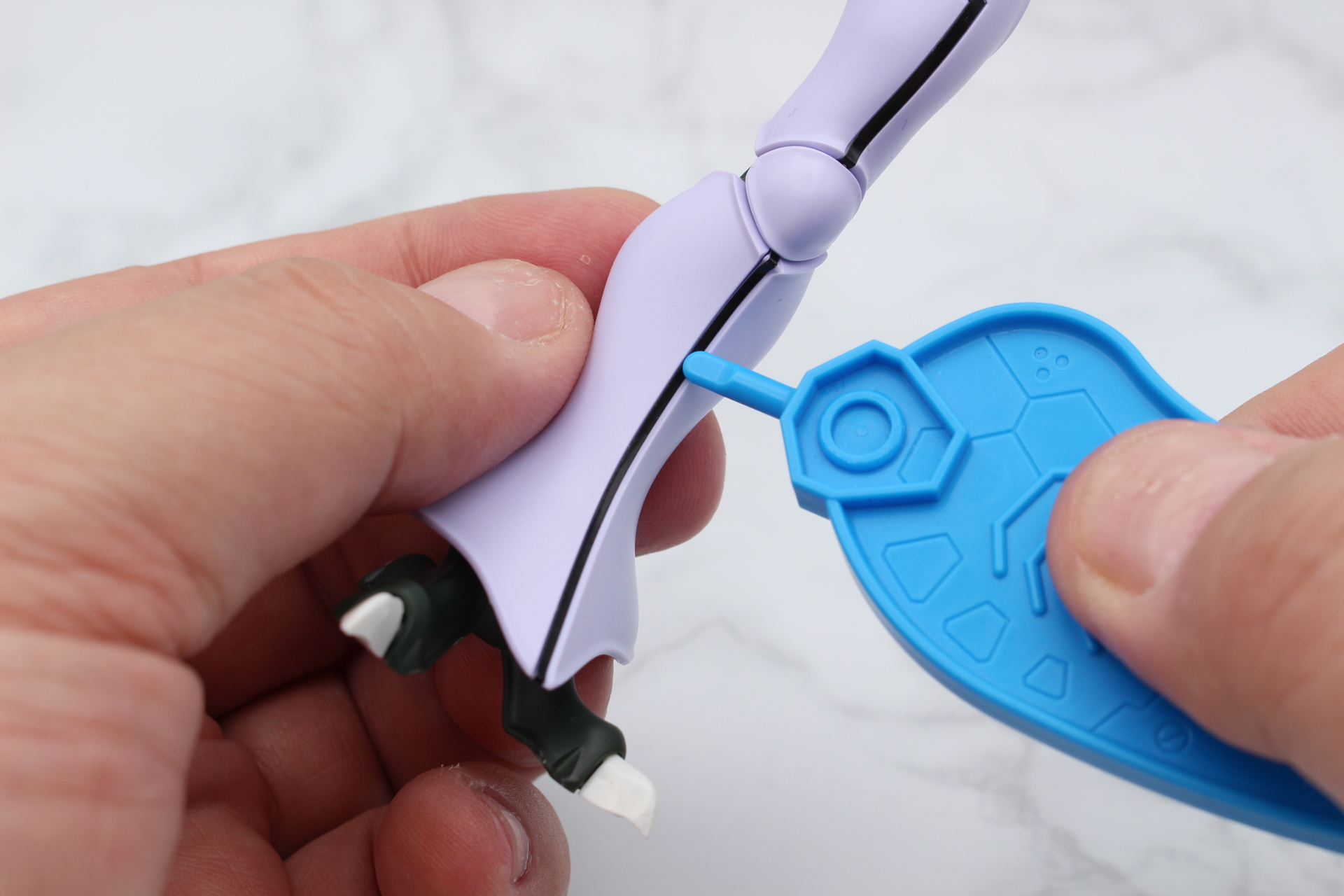 黒いラインはシール。長い部分はパーツセパレーターを使うとピッタリ貼れる