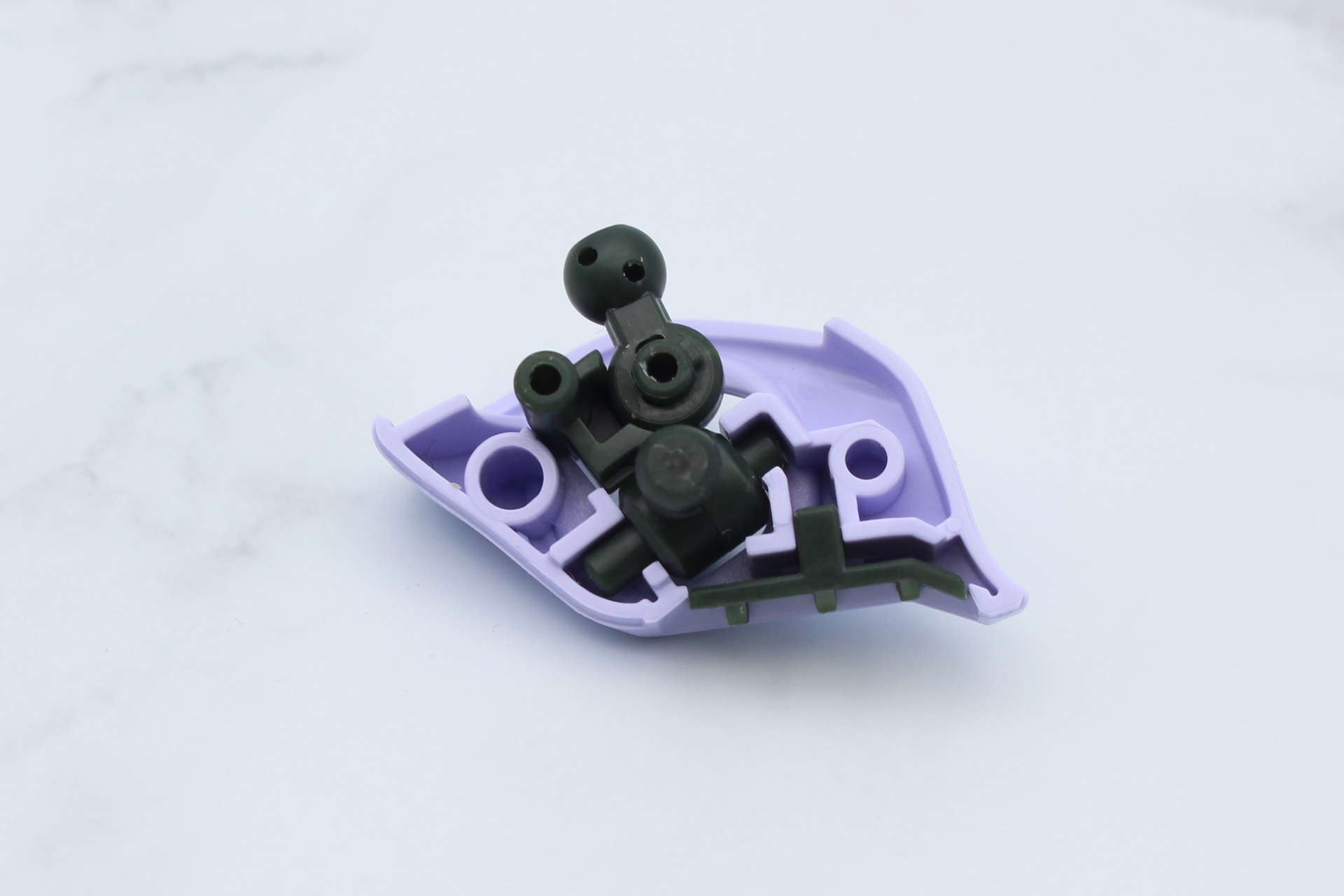 内臓ジョイントを組み立てて腰部に取り付ける