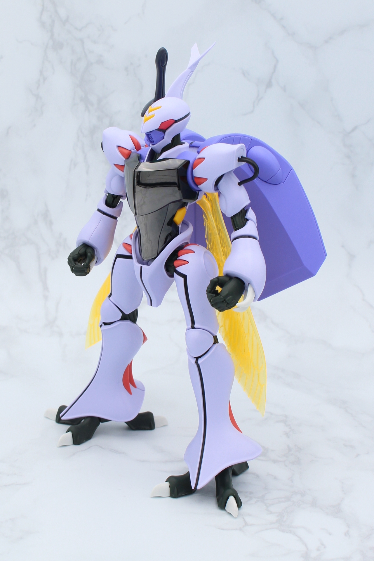 「HG 1/72 ダンバイン」。オーラバトラーの流麗なシルエットを再現