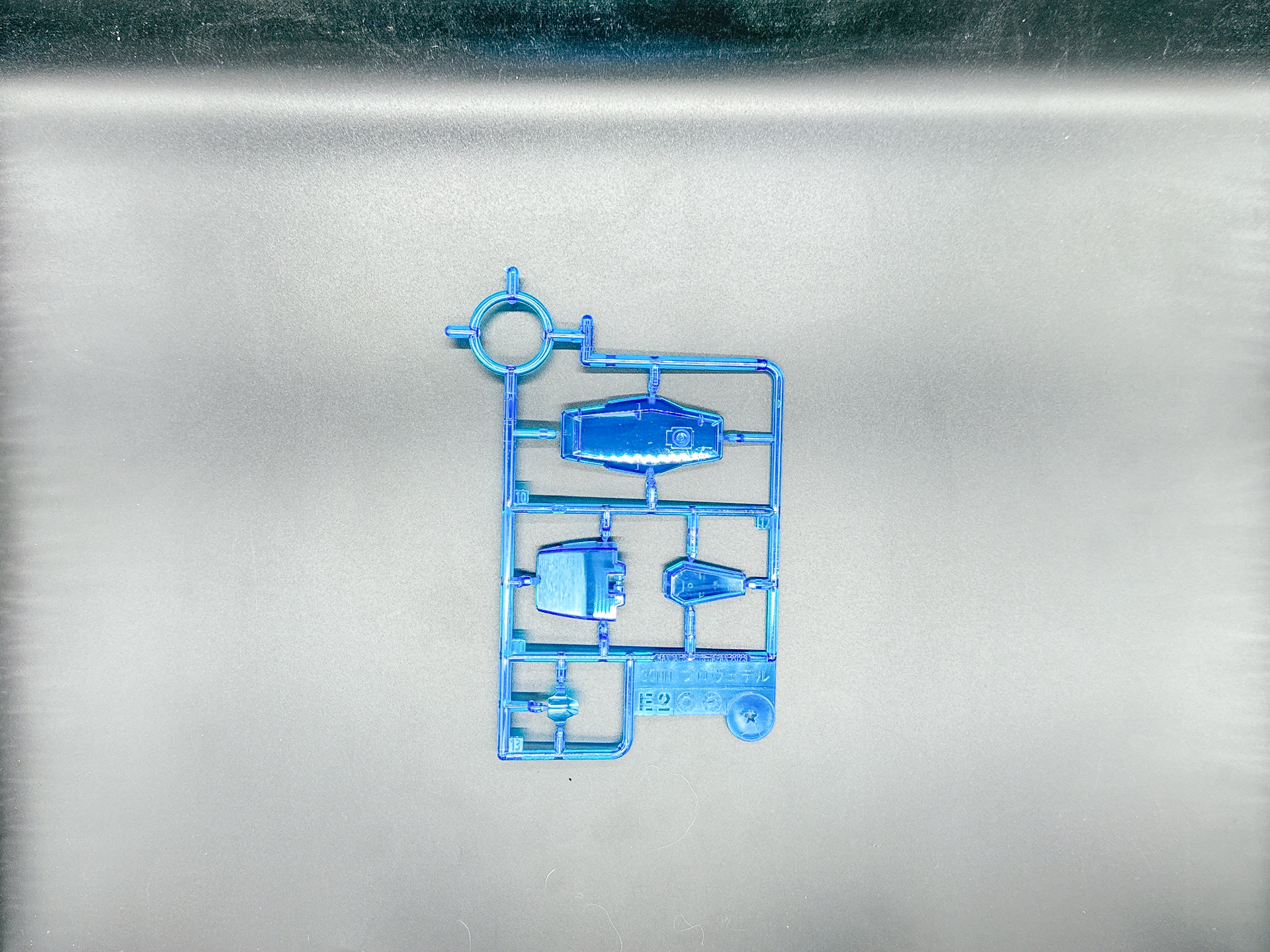 「30MM 1/144 eEXM GIG-C02 プロヴェデル (type-COMMAND 02)」を構成するランナー。Bランナーとポリキャップのランナーは同一形状のものが2枚入っています。