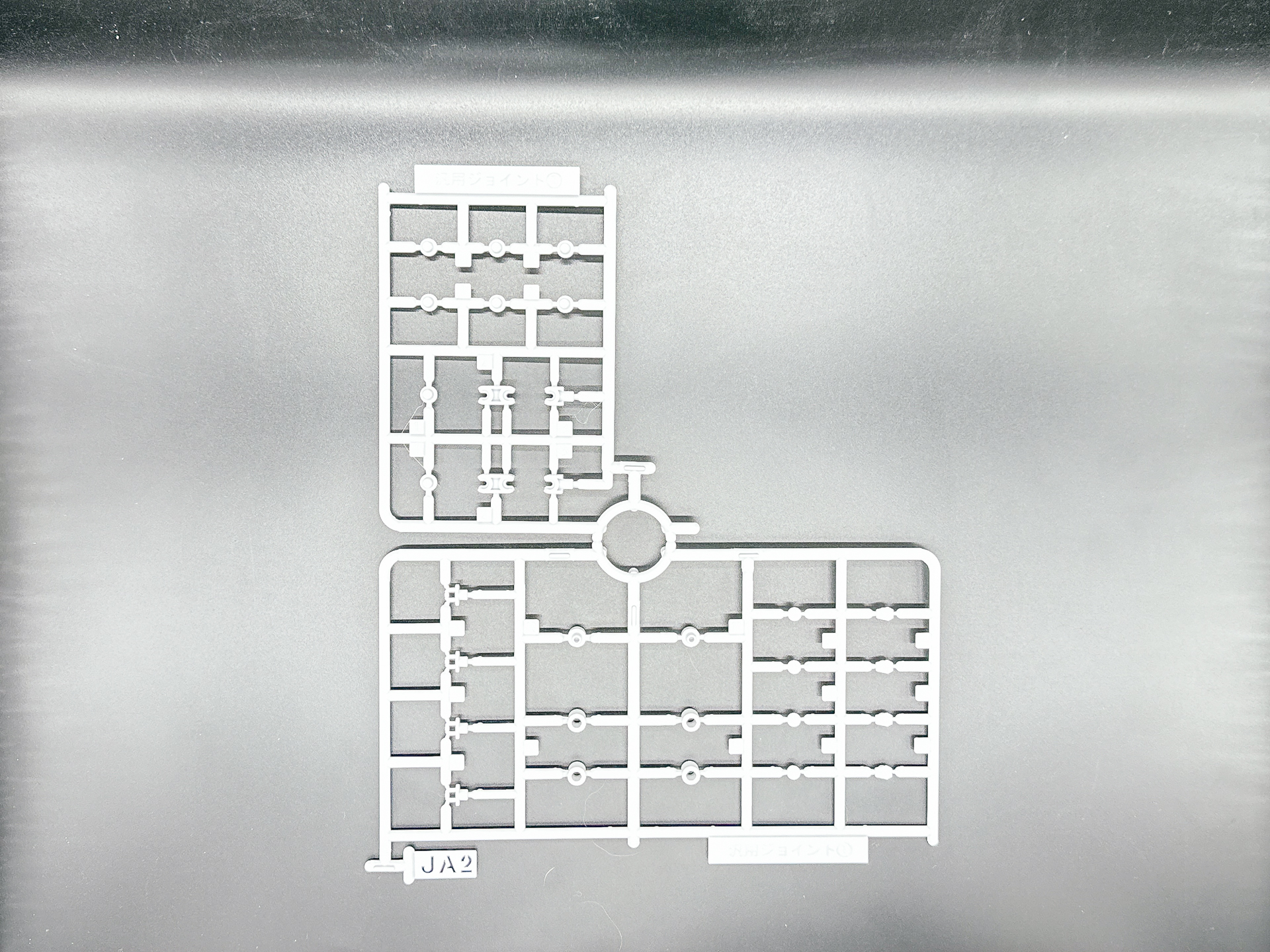 「30MM 1/144 eEXM GIG-C02 プロヴェデル (type-COMMAND 02)」を構成するランナー。Bランナーとポリキャップのランナーは同一形状のものが2枚入っています。