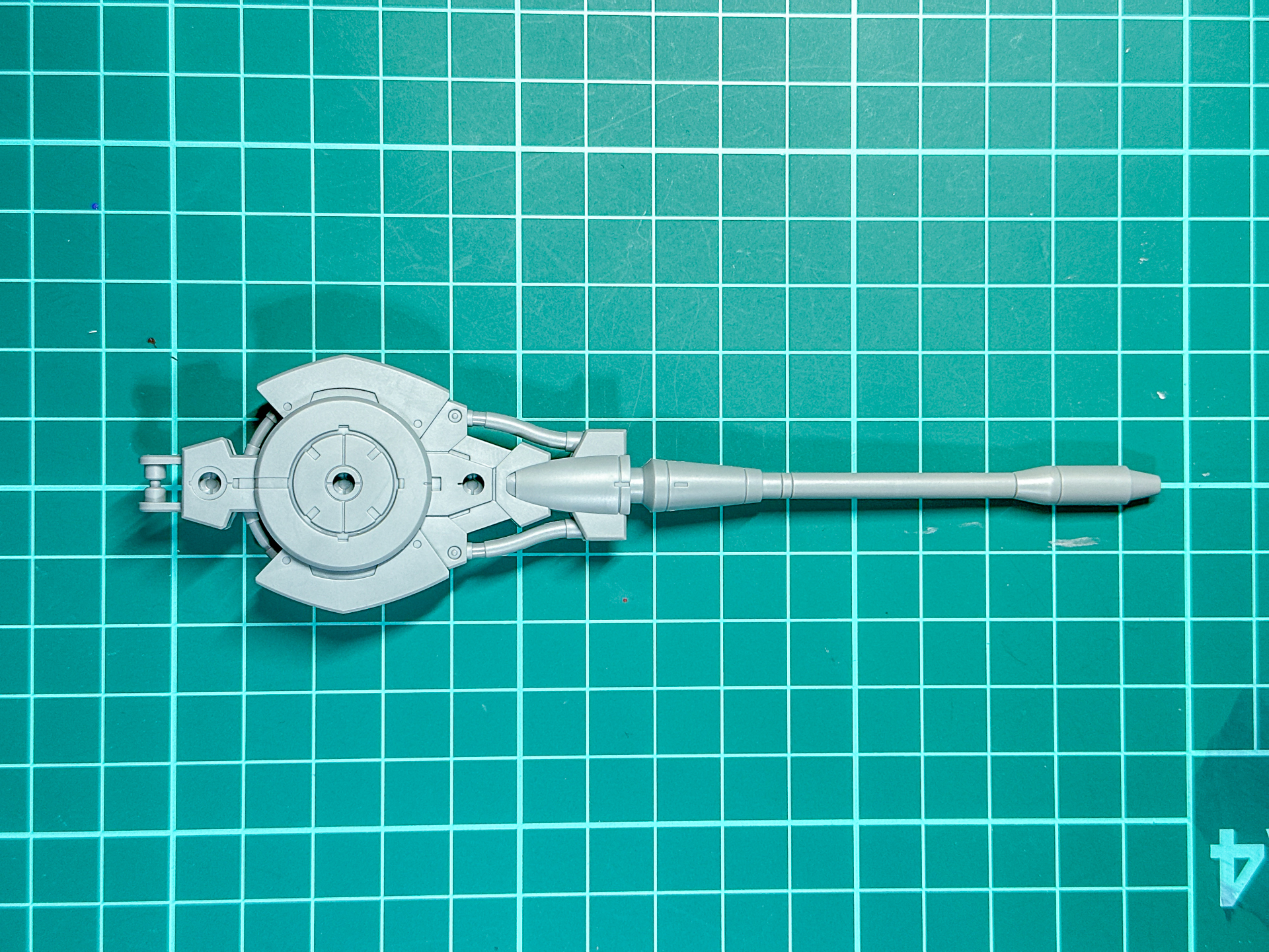 組み立てが完了した武装。砲塔を外してほかの場所に取り付けることもできます。