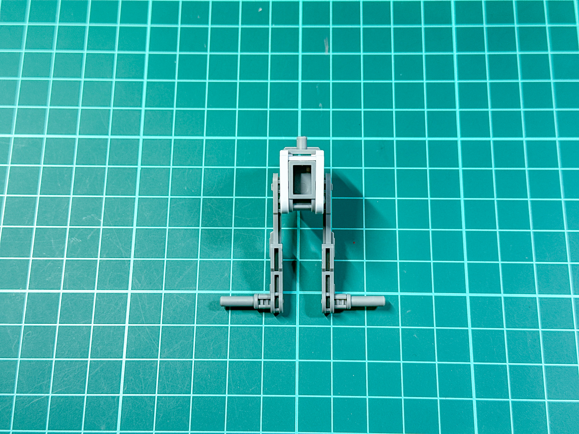 組み立てが完了した座席パーツ。着席部分には3mmピンがあるのでエグザマクスをしっかりと固定できます。