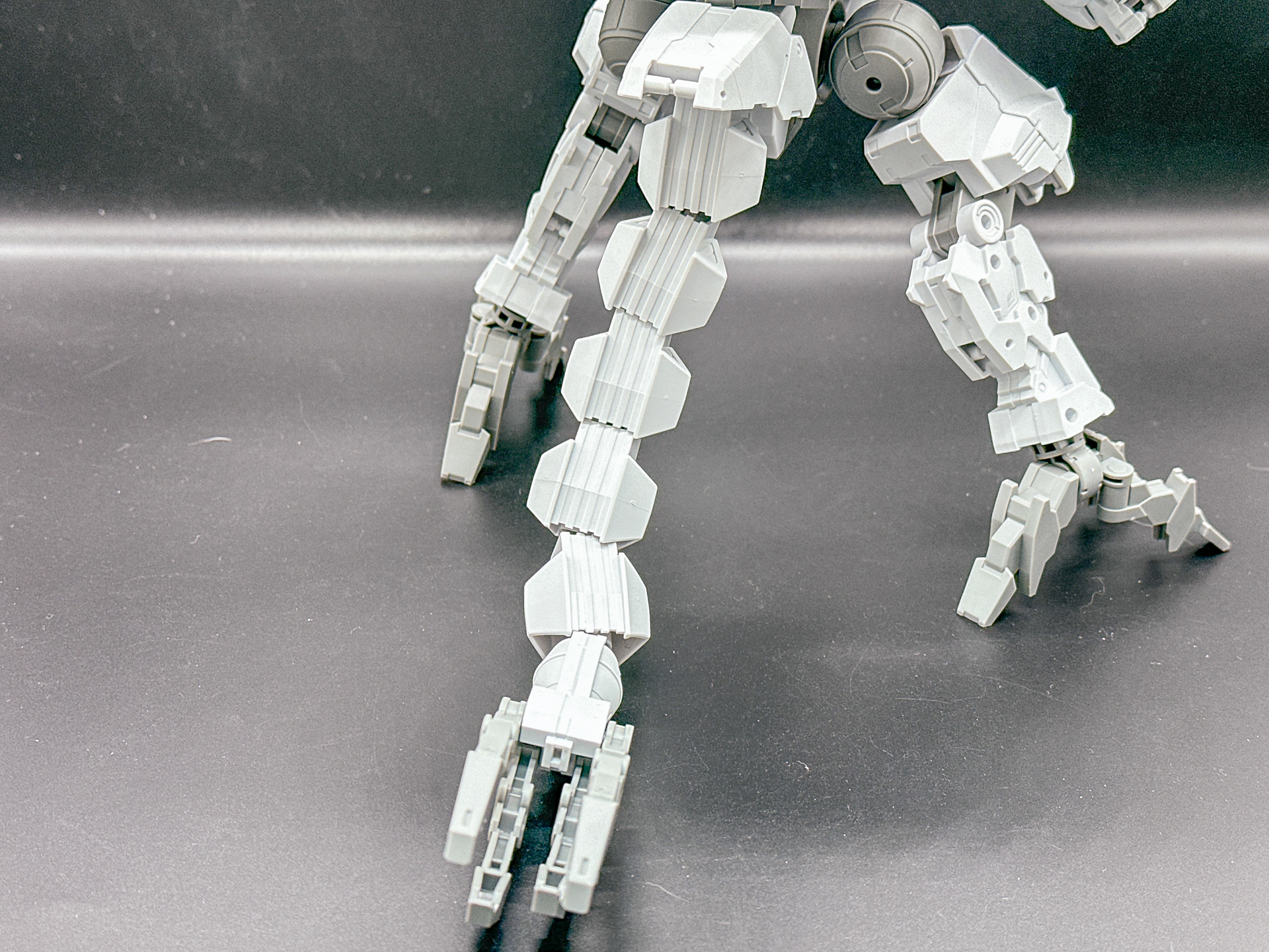 尾部のアップ。様々な角度に調整可能です。