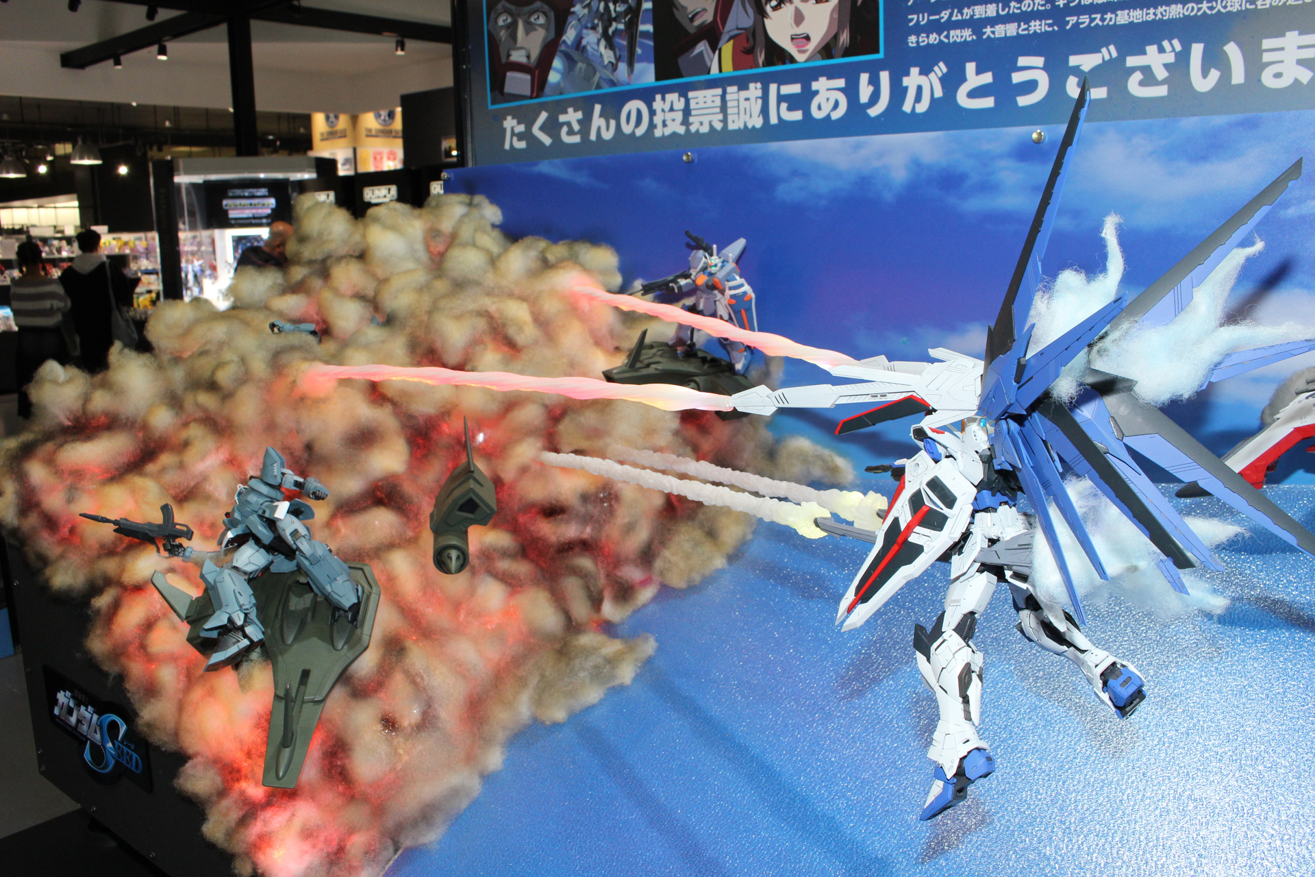 ファンに選ばれた名シーンは、「機動戦士ガンダムSEED」のPHASE-35「舞い降りる剣」で、絶体絶命のアークエンジェルの前にキラのフリーダムが現れるシーン