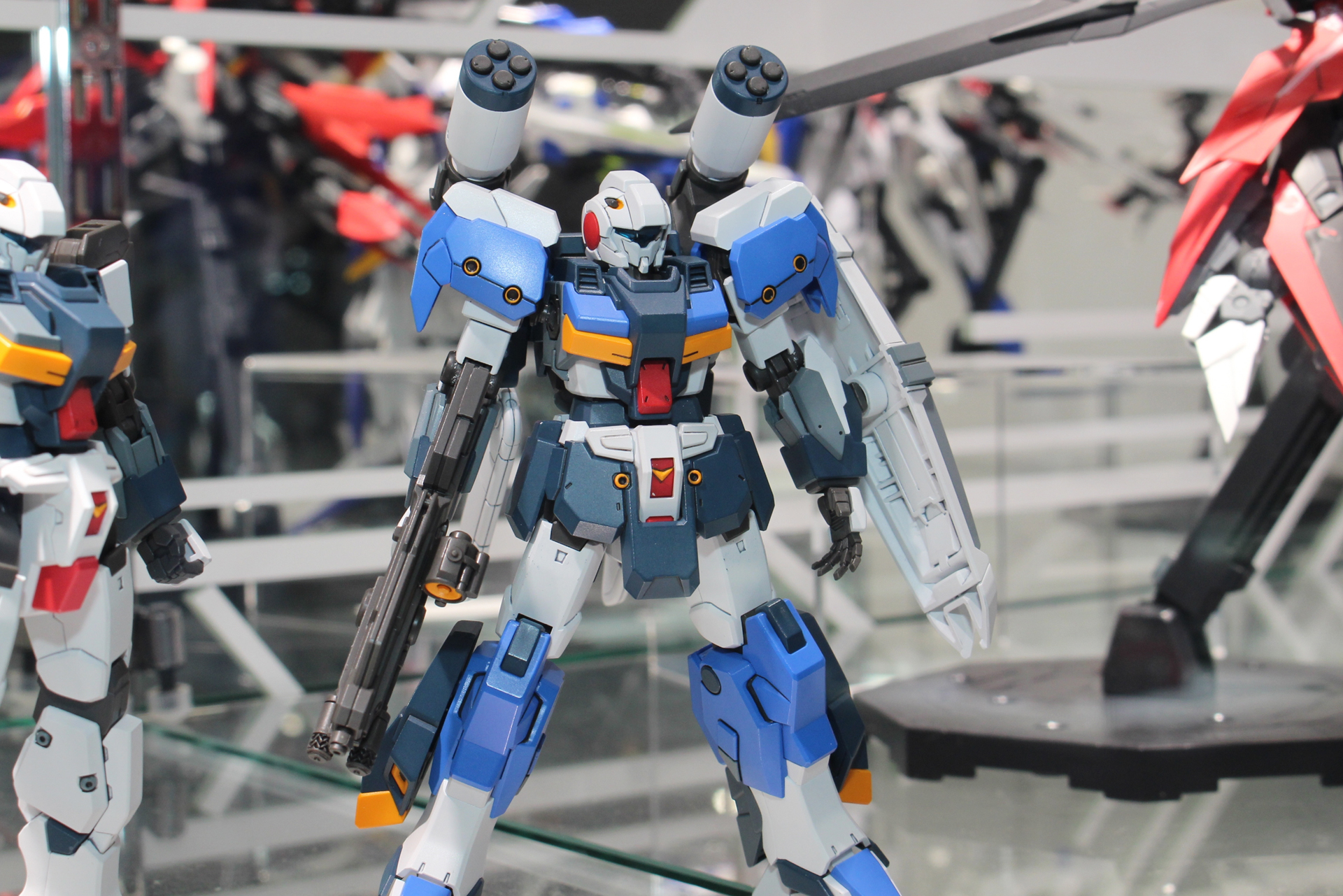 装甲と武器をフル装備したスタンダードアーマー形態
