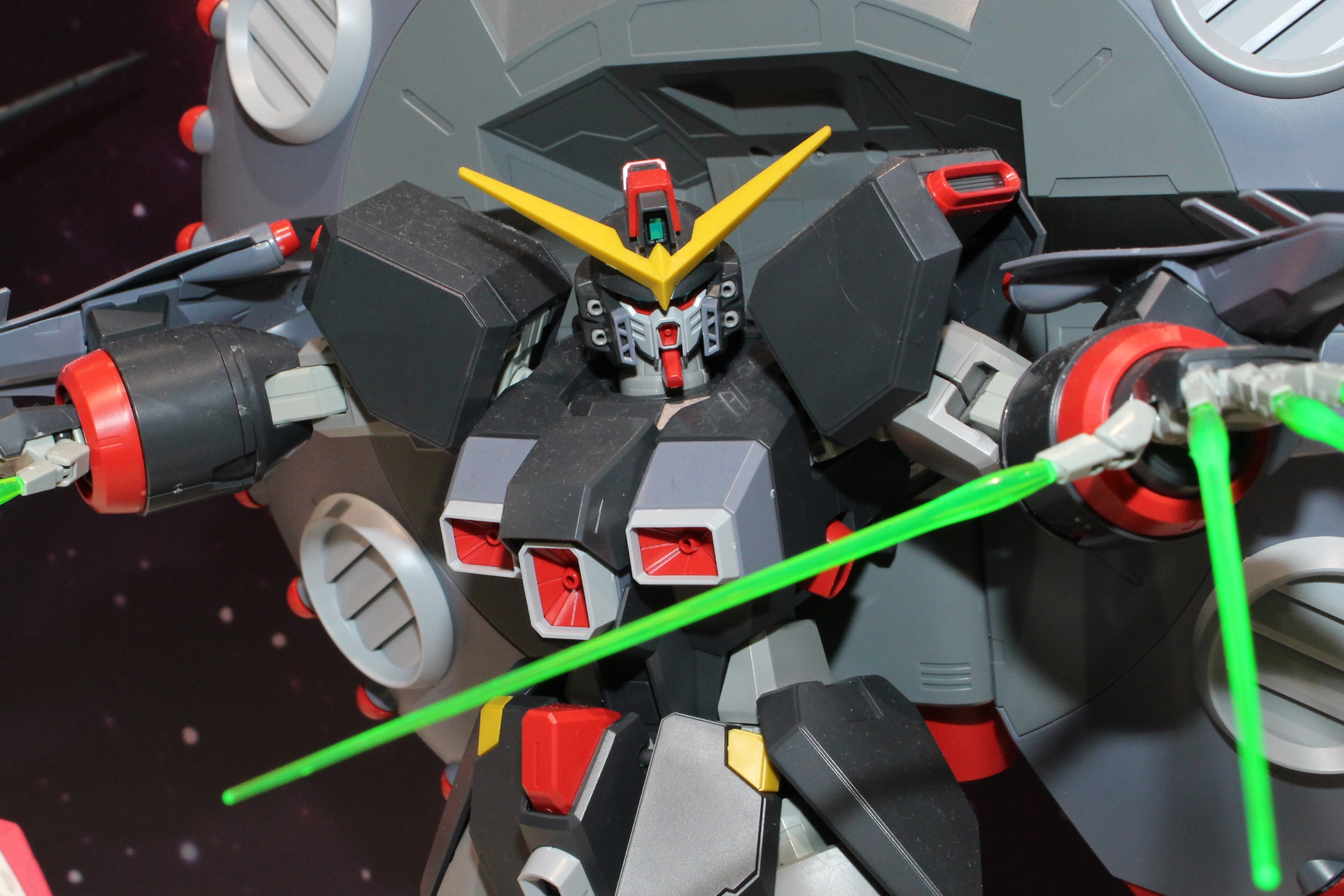 全身の各所にロック機構があり、ポージング時の安定性を向上させている