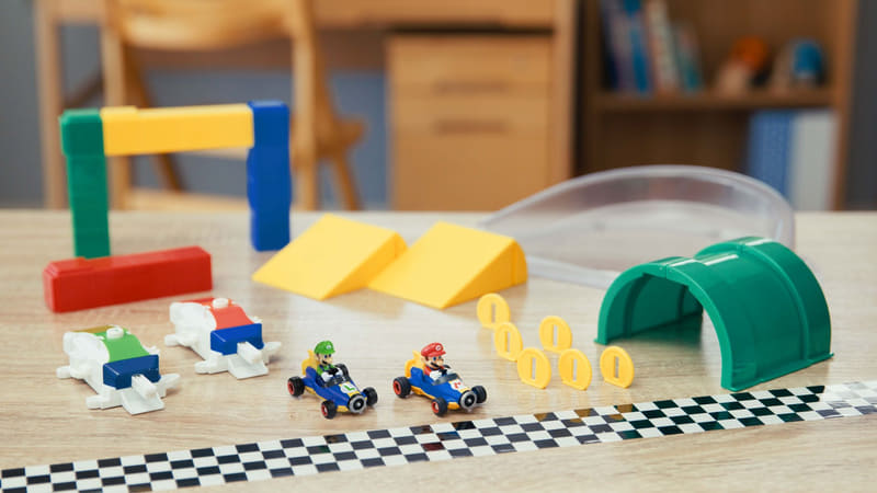 DX セットや生活雑貨を使うと自宅がサーキットに！