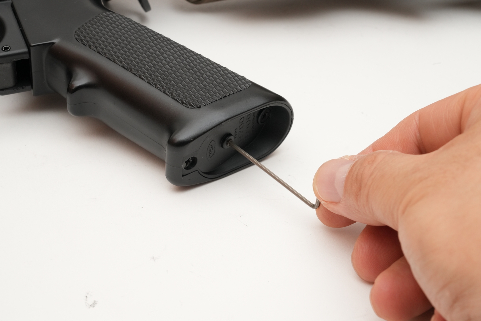 「六角レンチ」（M3止めネジ用、1.5mm）は製品には同梱されていないので、別途購入する必要がある