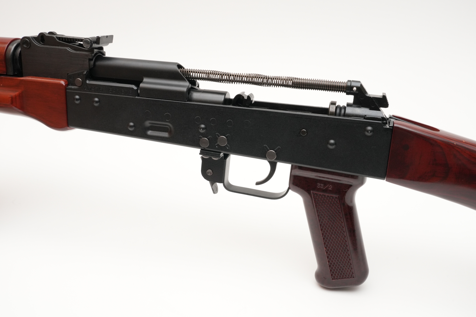 （写真のレバーはセーフティに入っている）