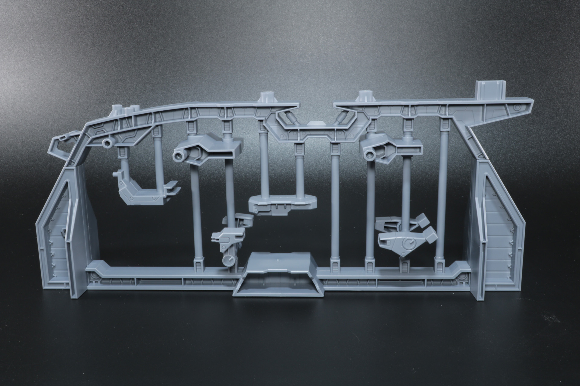 支柱部分にアームを取りつけることができる。取付位置の自由度も高く、各アームの調整が可能