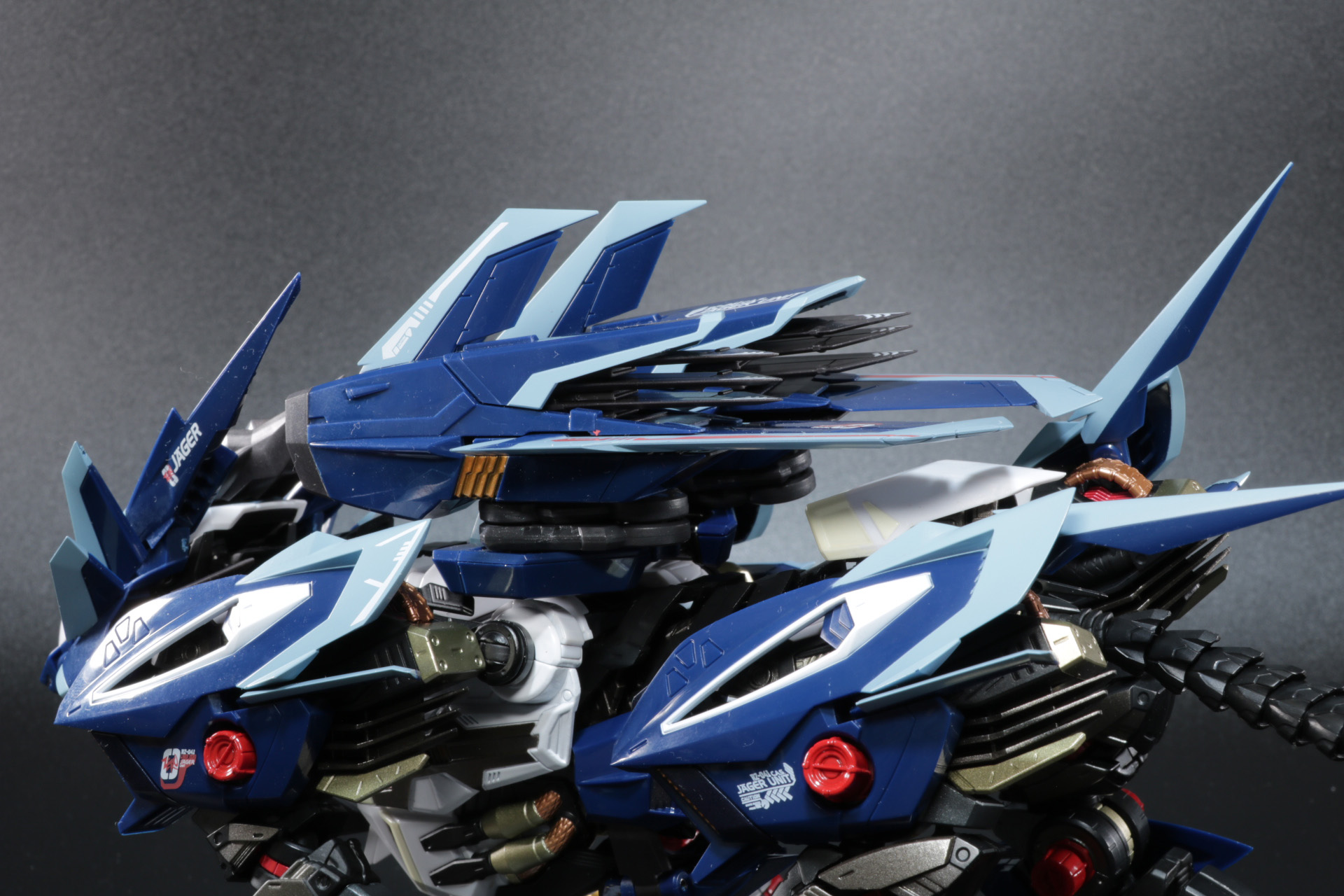 イオンブースターを持ち上げるような可動もでき、旋回時の向き調整もできる