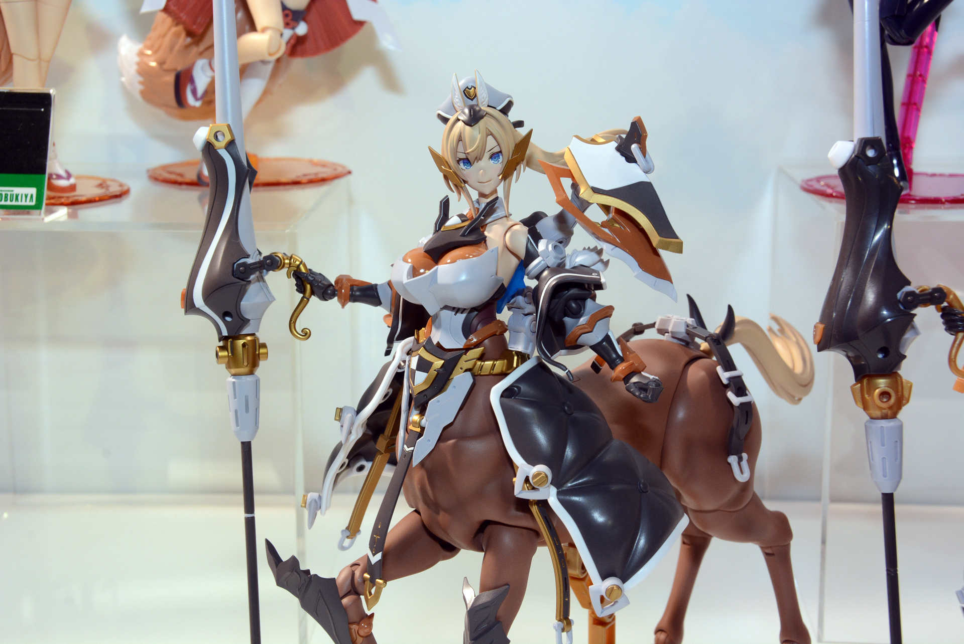 「アルカナディア エレーナ」はケンタウロスがモチーフ。2月発売予定、価格は9,790 円