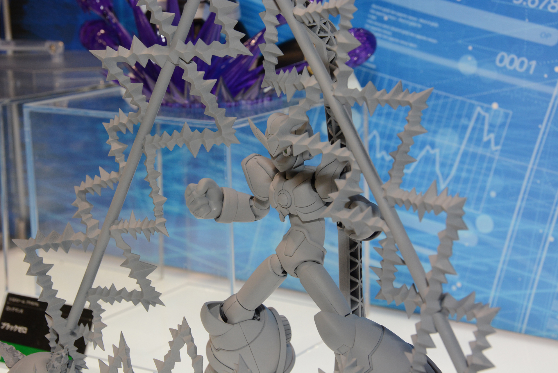 支柱と組み合わせたディスプレイも工夫を感じさせる