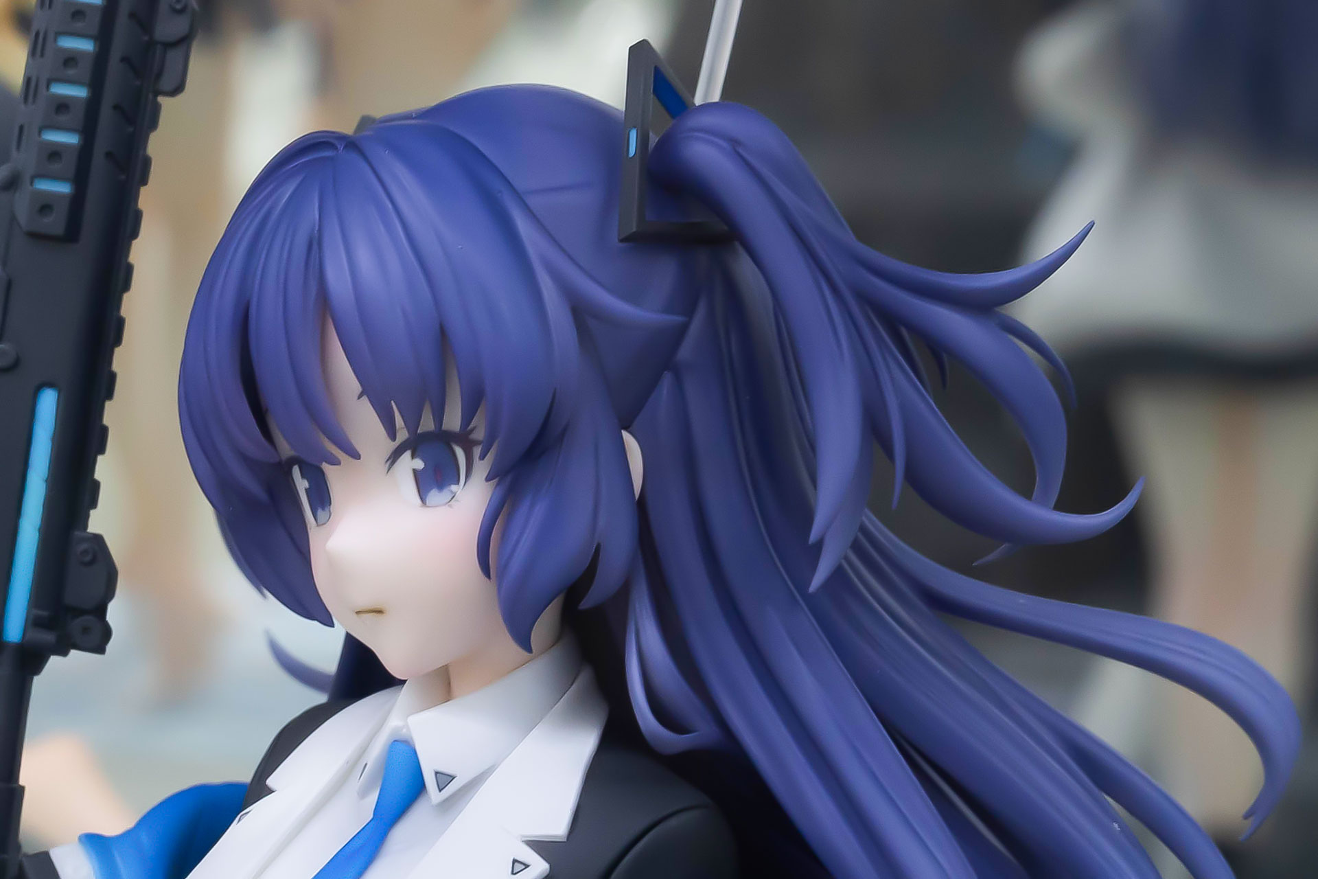 髪型はかなり複雑だが見事に造形されている