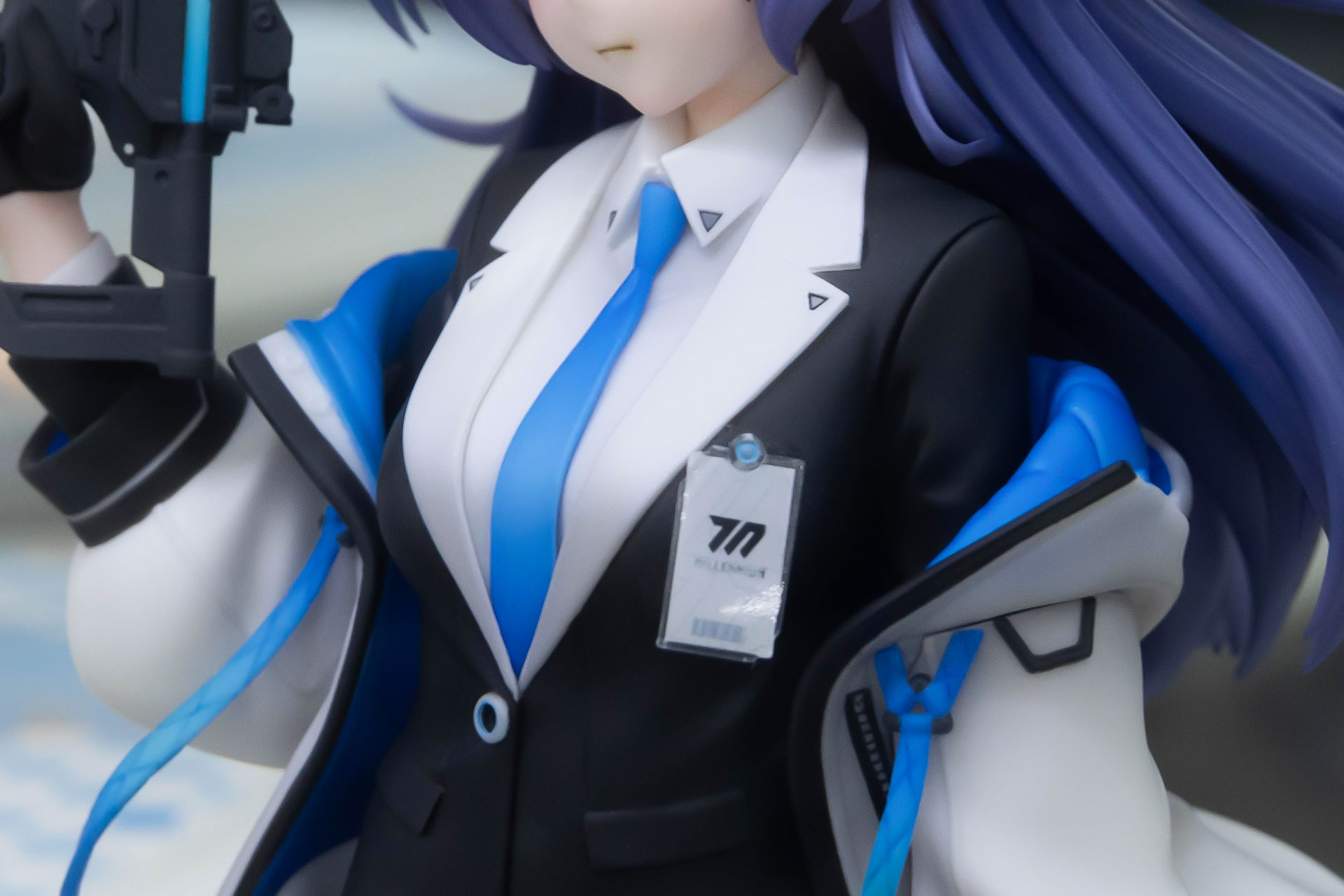 胸の辺りには「ミレニアムサイエンススクール」の校章が付けられている