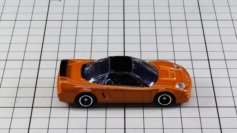 リア：ウイングを装備しています