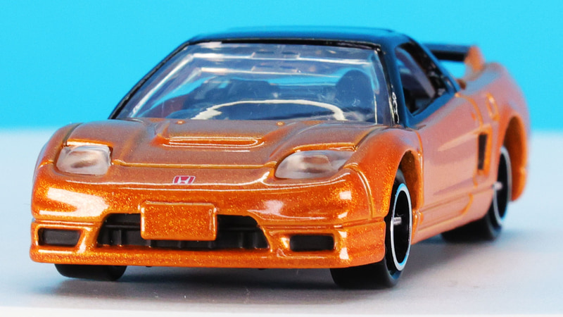 ヘッドライトはクリアーパーツで表現、ホンダの“H”ロゴをプリントで再現しています