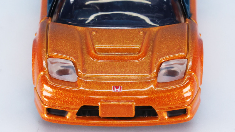 ボンネット上のエアアウトレットもディテーリングされています