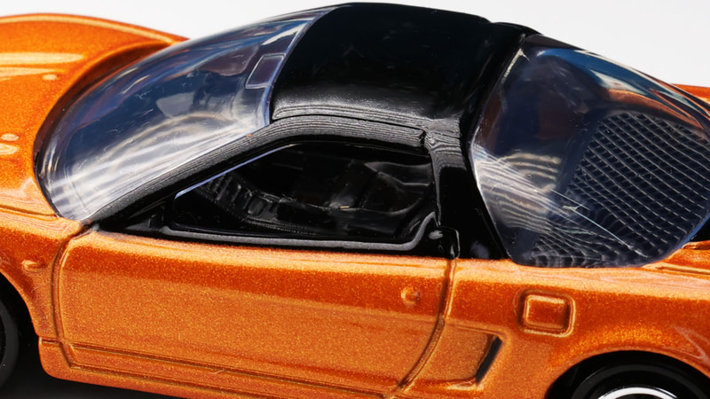 スポーツシートやコクピット後方のメッシュパネルもしっかりディテーリングされています！