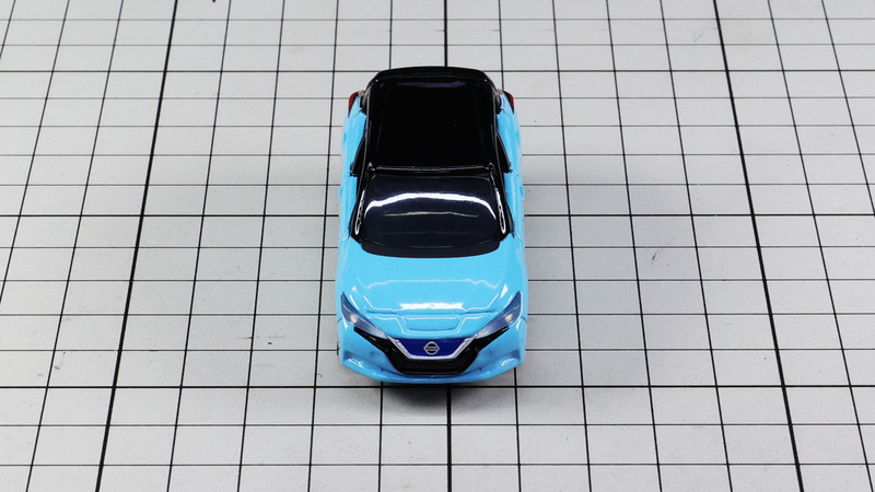 フロント：日産のアイコンである“Vモーション”を盛り込んだフロントマスク