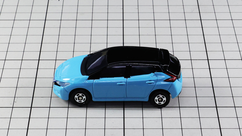 サイド：普段使いに適した5ドアハッチバックスタイル