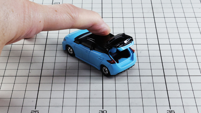 アクション：リアハッチ開閉・サスペンション