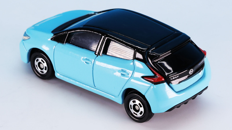 2代目に進化したリーフは5ドアハッチバックスタイルでユーティリティも万全