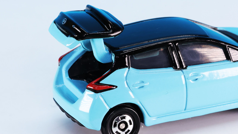 大きく開きます