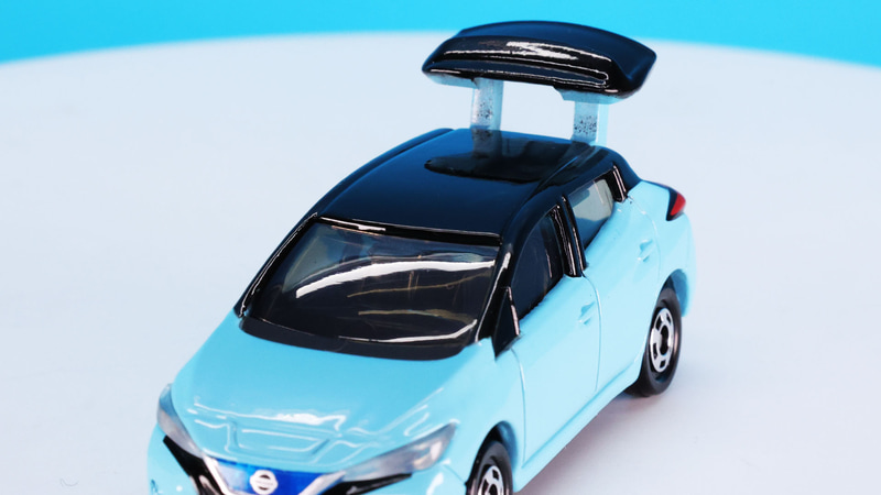 荷室に細かい荷物のミニチュアを積んでも面白そうです！