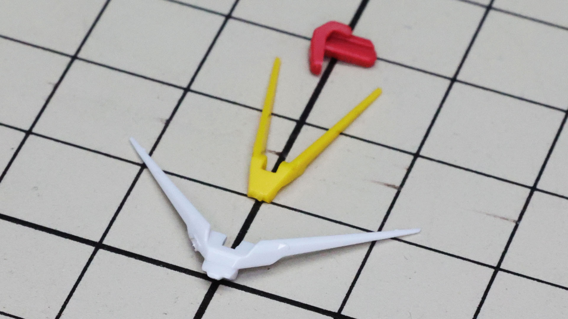 アンテナはRGクオリティのかなり尖ったものになっています