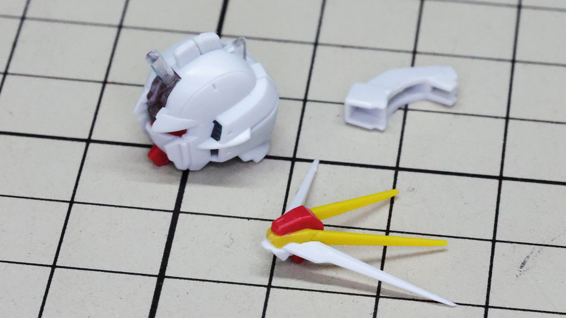 マスクやアンテナは心配なら接着してもいいでしょう