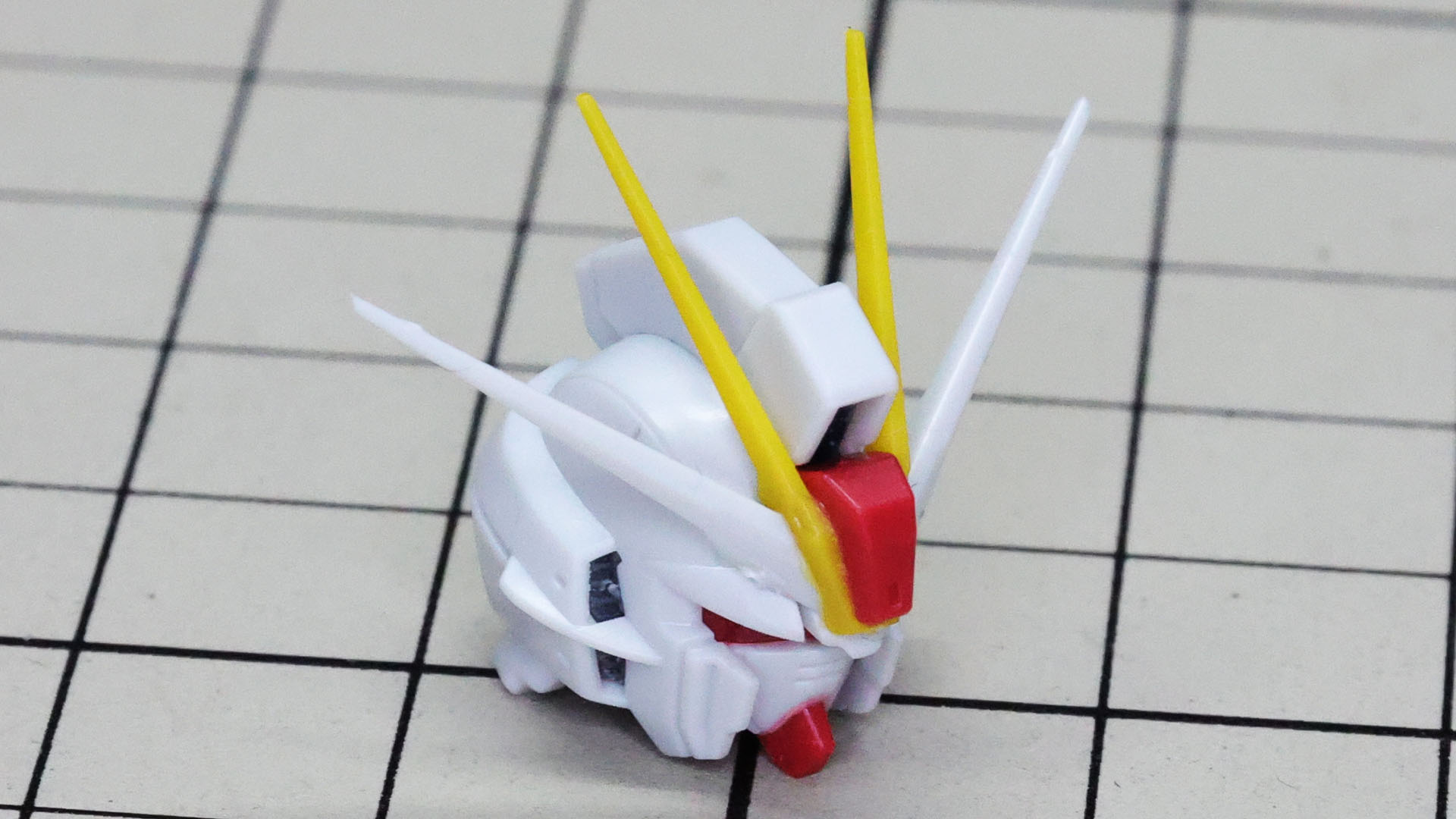 全て組み上げるとこれはかっこいい頭部が出来上がります