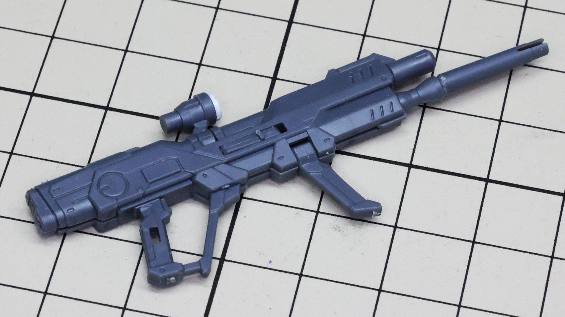 機動防盾内部に可動する左右に広がるプレートを組み込みます