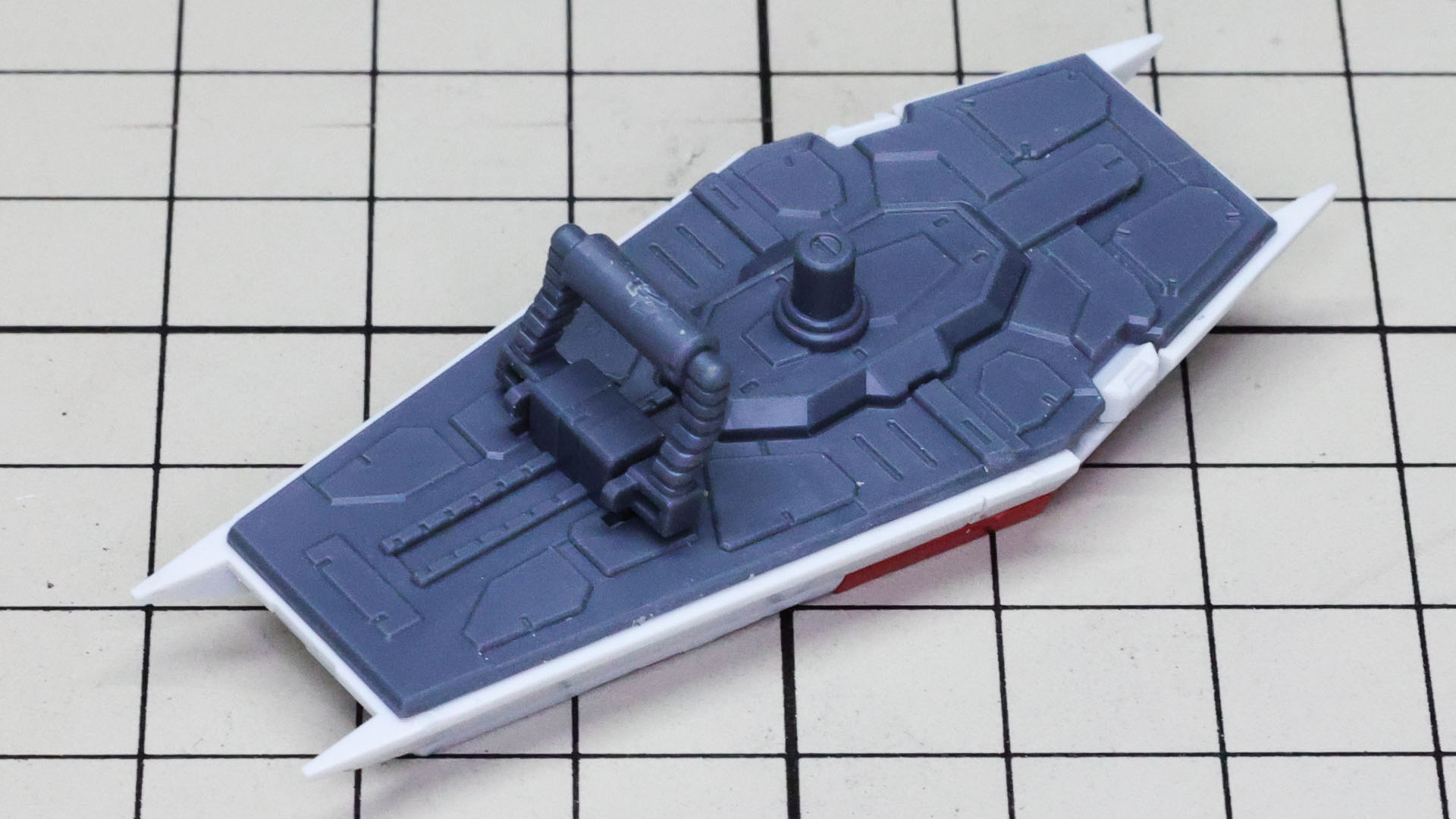 機動防盾裏面には腕部への接続コネクターとグリップがあります