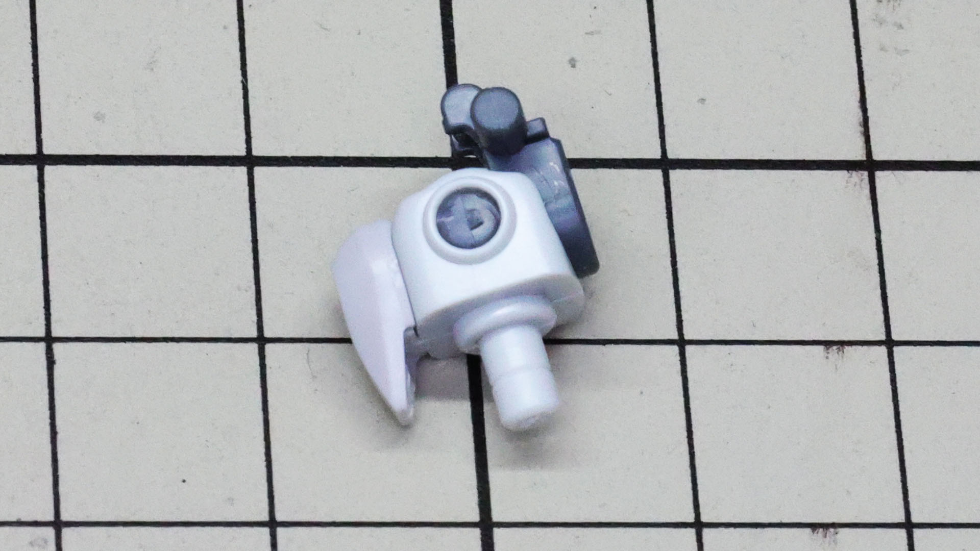 左に前後装甲の完成版、右にパーツ群、上に上部スラスターパーツ群です。前後用のグレーのパーツはXA1を使います。インパルスガンダム SpecIIの全身真っ赤のソードシルエットが楽しみですね