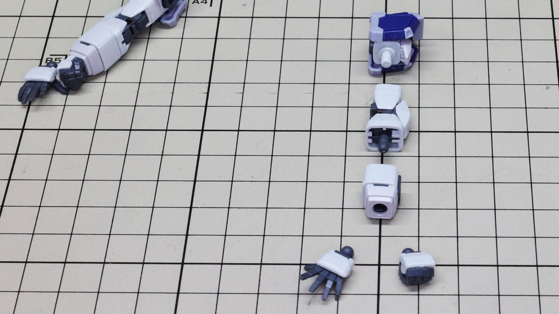 それぞれの要素をドッキングさせて腕部が完成します