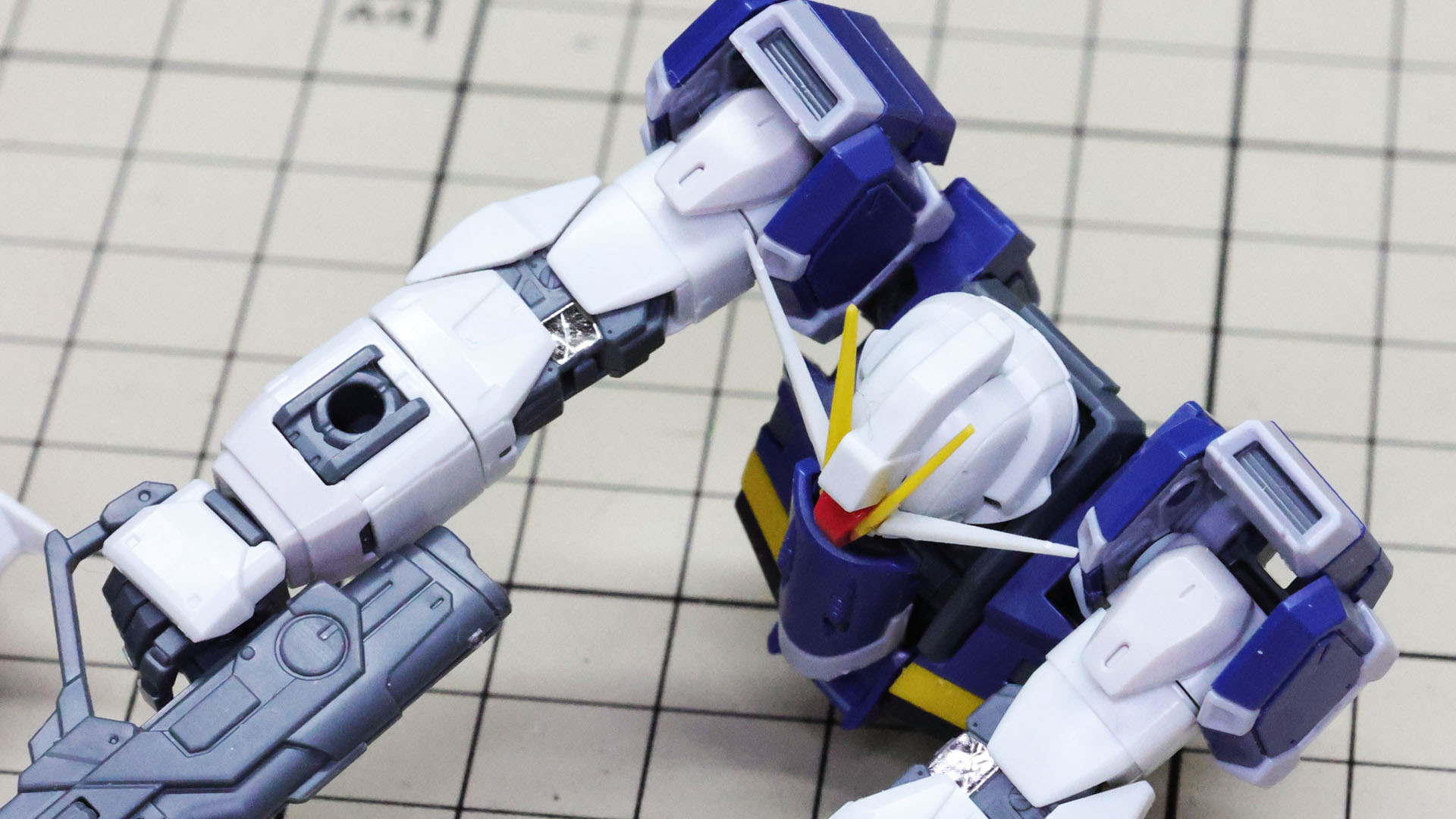 腕全体を前方に向けます